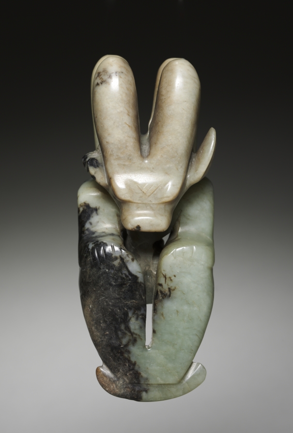 Jadeamulett mit Rinderkopf
